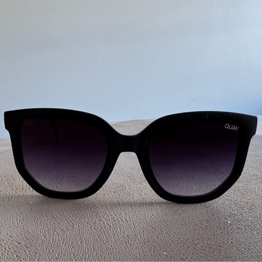 Quay Australia COFFEE RUN Polarized Round Womens Sunglasses - Black/Smoke - NWT